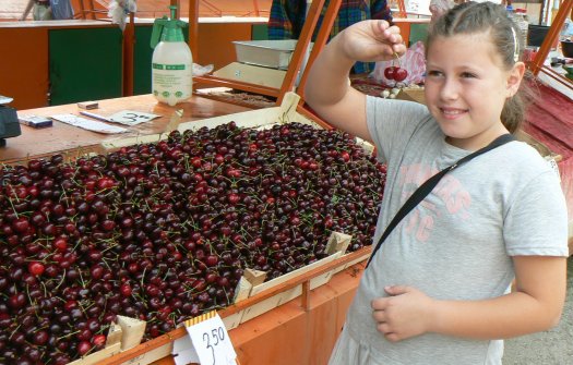 Черешите на Зеленчуков пазар - между 3 и 4 лв.за килограм.