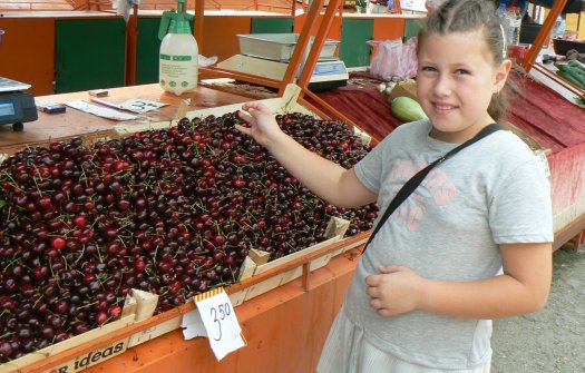 Черешите на Зеленчуков пазар - между 3 и 4 лв.за килограм.